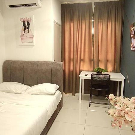 Hzb301-Selfcheck-In-Wi-Fi- Netflix- Parking- Pool-2 Bedroom- Klia, 7099 Sepang Exteriör bild